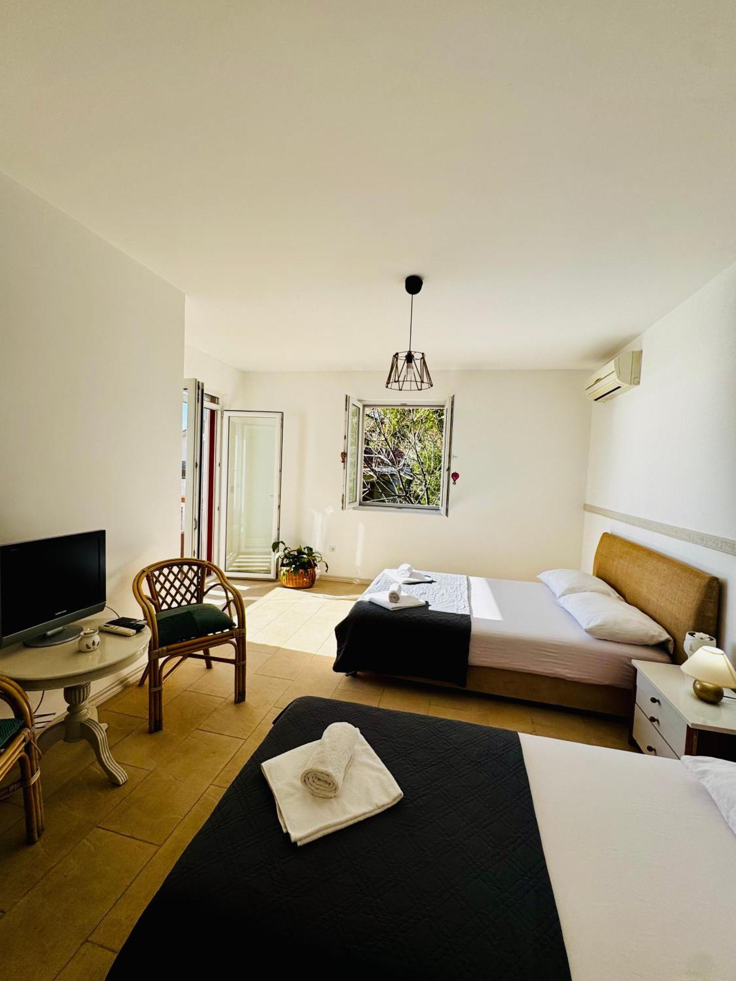 Budva Felix Suites ภายนอก รูปภาพ